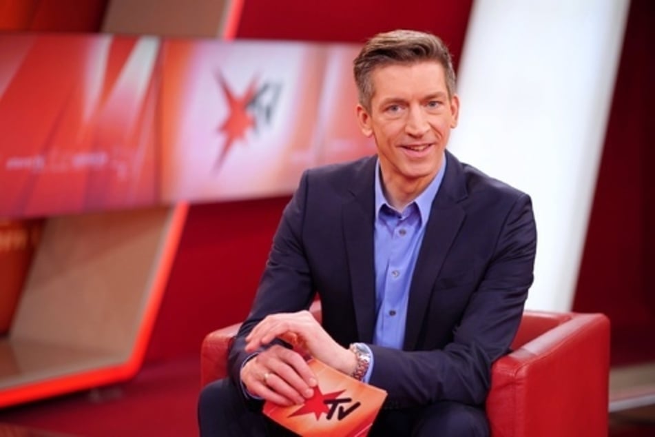 "stern TV"-Moderator Steffen Hallaschka (53) empfing Johannes Mickenbecker (27) erstmals seit dem Tod seines Zwillingsbruders Philipp (†23) im Studio.