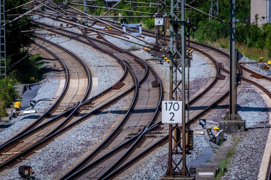 Der Streckenabschnitt zwischen Berlin und Hamburg soll ab August 2025 bis April 2026 komplett gesperrt und saniert werden.