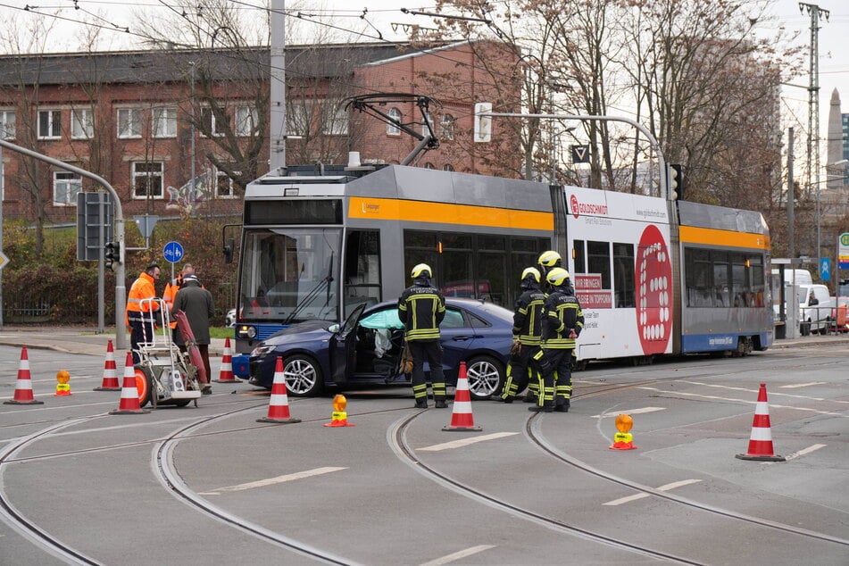 Der Autofahrer (79) wurde vom Rettungsdienst behandelt.