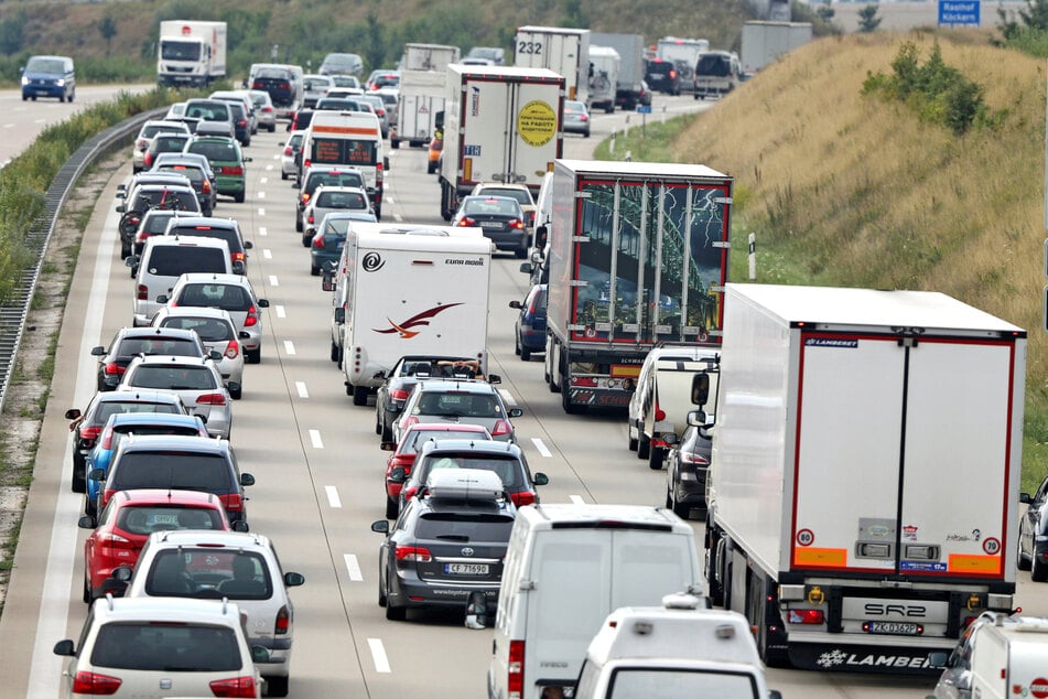 "Zeitgleich mit dem Freistart starten Sachsen-Anhalt und Thüringen in die Sommerferien, deshalb werden die Autobahnen Richtung Norden und Süden voll werden", so der ADAC Sachsen.