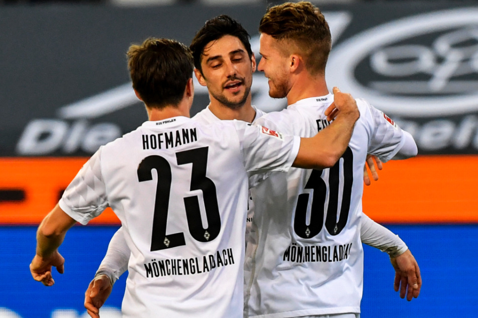 Gladbacher Jubel: Doppeltorschütze Nico Elvedi (r.), Kapitän Lars Stindl (M.) und Jonas Hofmann durften sich über einen spektakulär herausgespielten Heimsieg freuen.