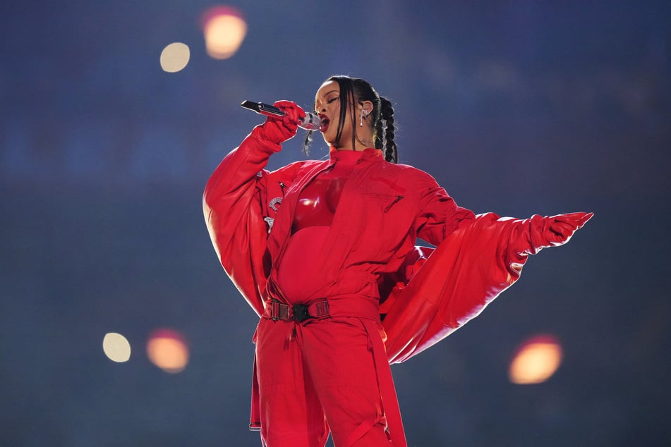 Trotz ihrer Schwangerschaft gab die gebürtige Barbardierin während ihres Auftritts in der Halftime Show des Super Bowls 2023 hundert Prozent.