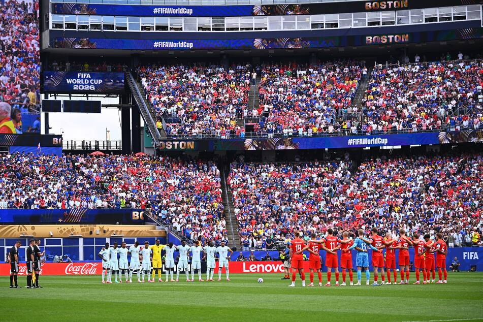 Schweigeminute vor der Partie zwischen Frankreich und Norwegen - allerdings nicht für die verstorbene Mutter von Les-Bleus-Coach Didier Deschamps (57).