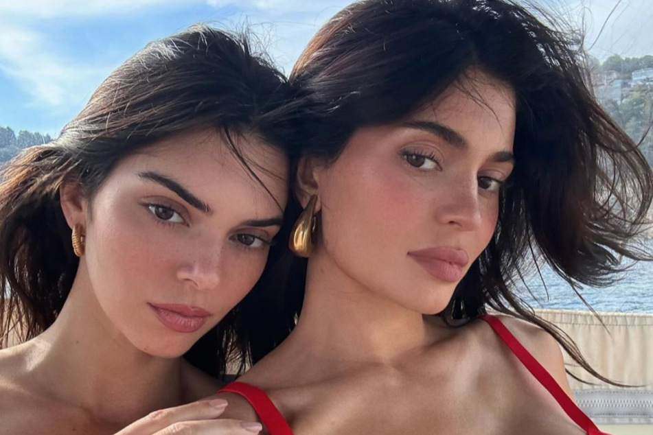 Kylie found comfort in Kendall Jenner (l.) while addressing the ongoing discourse over her looks.
