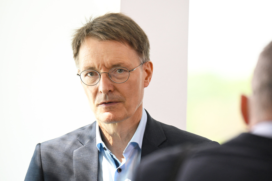 Gesundheitsminister Karl Lauterbach (59, SPD) will eine klare Empfehlung von der Stiko.