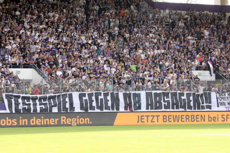 Die Fans machten ordentlich Stimmung gegen das Testspiel.