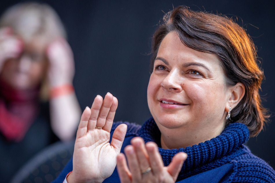 Mecklenburg-Vorpommerns Gesundheitsministerin Stefanie Drese (45, SPD) rechnet in den kommenden Wochen mit einem starken Zuwachs an Infektionen mit der Omikron-Variante.