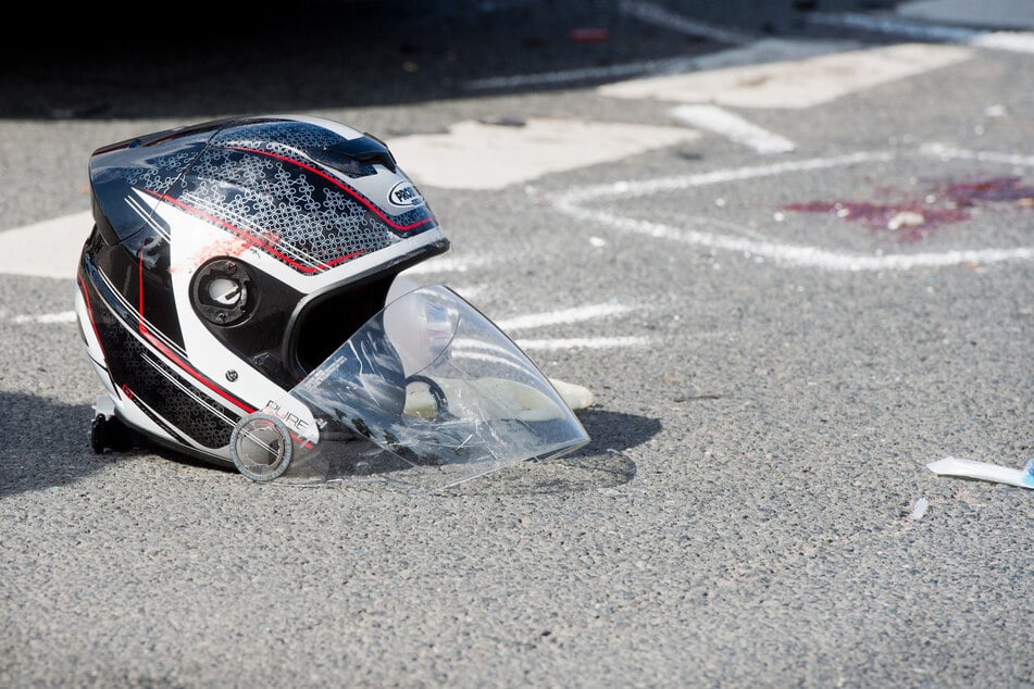 Motorradfahrer (†16) kracht in Auto und stirbt