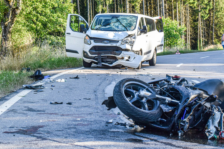 Der 15-jährige Motorrollerfahrer verletzte sich bei dem Unfall schwer.