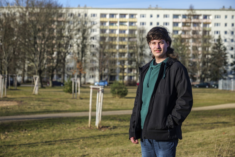 Am neuen Bürgerpark in Gablenz: Jannik Starcke (19) tritt in diesem Jahr für die Linke erstmals zu den Kommunalwahlen an.