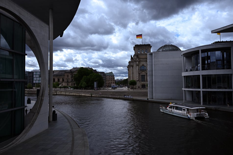 Der Himmel über Berlin zieht sich zu. (Archivbild)