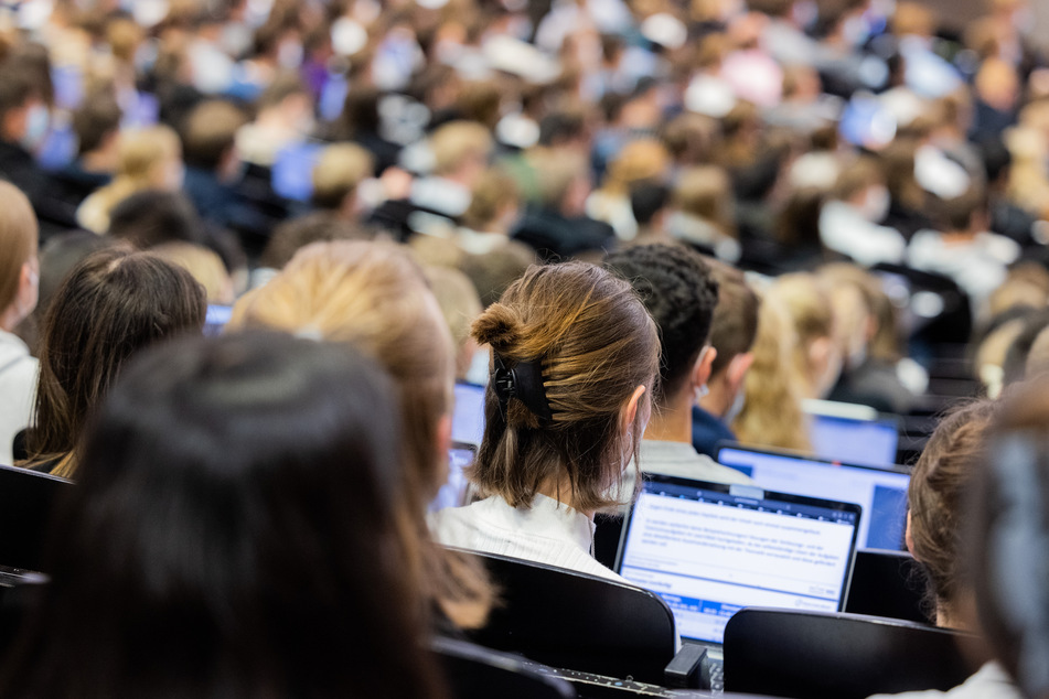 Einsatz von Künstlicher Intelligenz an der Uni? Das könnte schon bald per Gesetz erlaubt sein. (Symbolbild)