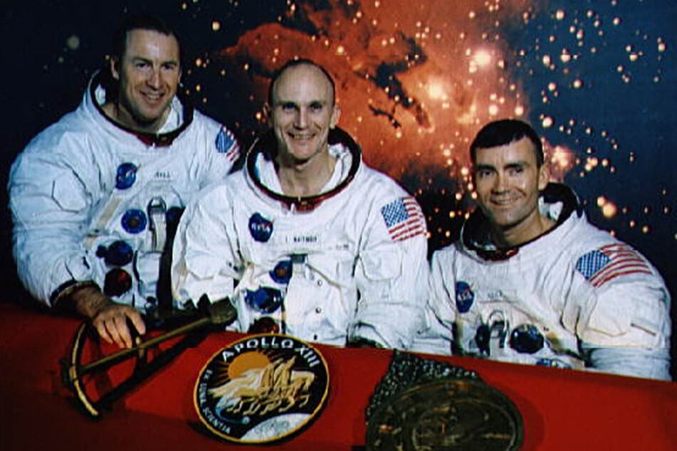 Fred W. Haise Jr. (links) and Thomas K. Mattingly (Mitte) und Jack Swigert (rechts) bildeten die Apollo-13-Mission. Mattingly flog krankheitsbedingt nicht mit ins All, rettete jedoch die Crew nach einer Explosion. (Archivbild)