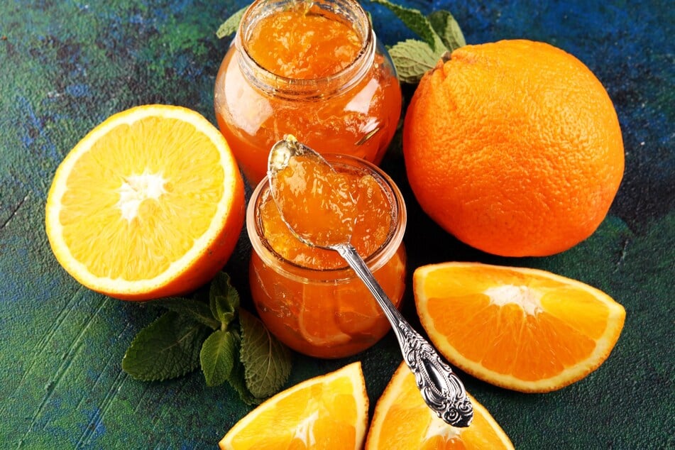 Orangenmarmelade schmeckt pur genauso gut wie kombiniert mit Möhren oder Physalis.
