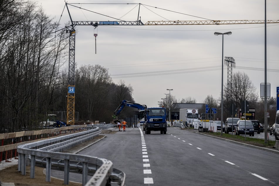 Hier rollt ab Donnerstag wieder der Verkehr: Die Hälfte der Bauarbeiten in der Neefestraße ist geschafft.