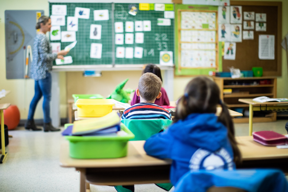 Grundschulkinder in NRW können ab Montag für zwei Wochen wieder zur Schule gehen. Dann folgen die Sommerferien.