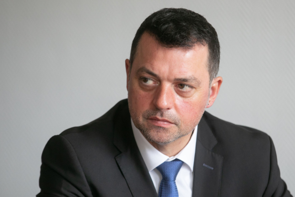 Der Bautzener Vize-Landrat Udo Witschas (50, CDU) steht in der Kritik für seinen Umgang mit Flüchtlingen.