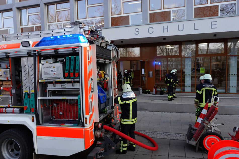 Leipzig: 280 Kinder wegen Keller-Brand in Grundschule evakuiert: Unterricht am Morgen fortgesetzt