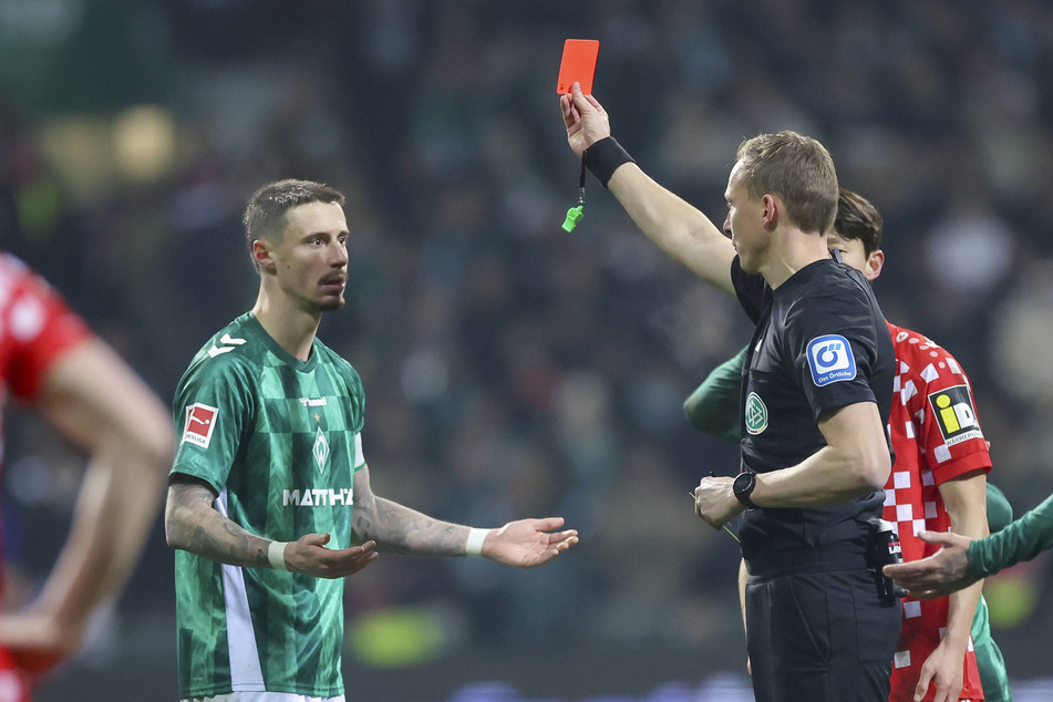 SVW-Kapitän Marco Friedl (l.) holte sich den Platzverweis fürs Meckern ab.