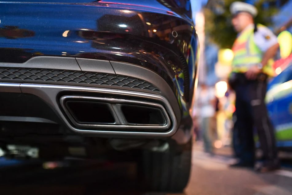 Die Polizisten konnten den jungen Autofahrer aus dem Verkehr ziehen. (Symbolfoto)