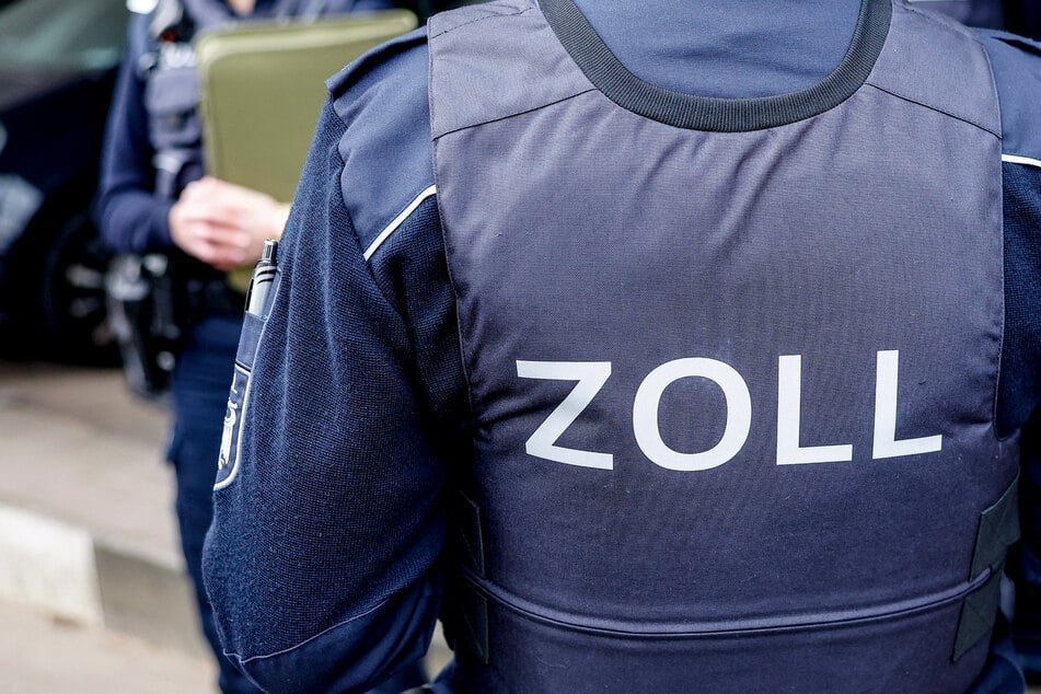 Zoll schlägt am Frankfurter Flughafen zu und verhindert Schmuggel von besonderem Goldschmuck