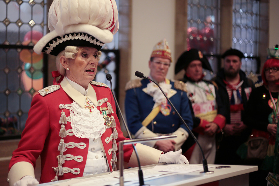 Kölns Oberbürgermeisterin Henriette Reker (64) hat am 11.11. zum verantwortungsvollen Feiern im Freien aufgerufen. (Archivbild)