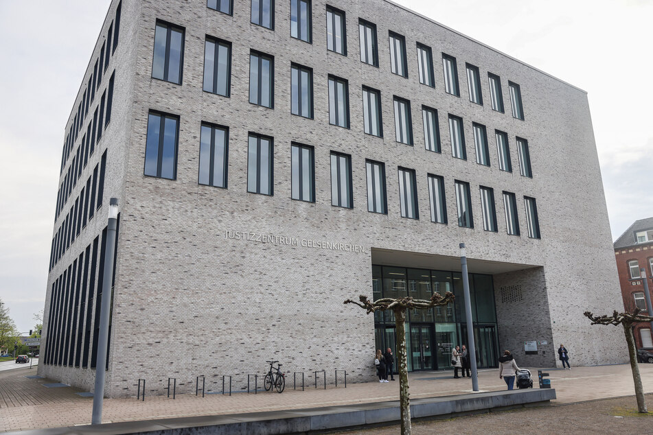 Das Justizzentrum in Gelsenkirchen: Hier sollte am heutigen Freitag eigentlich der Prozess gegen die zwei Tagesmütter stattfinden.