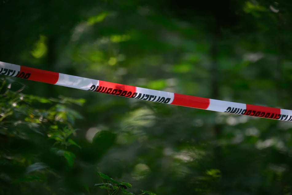 Die Hintergründe zu dem mutmaßlichen Angriff auf die Minderjährige in einem Waldstück bei Köln sind noch unklar und werden durch die Polizei ermittelt. (Symbolbild)