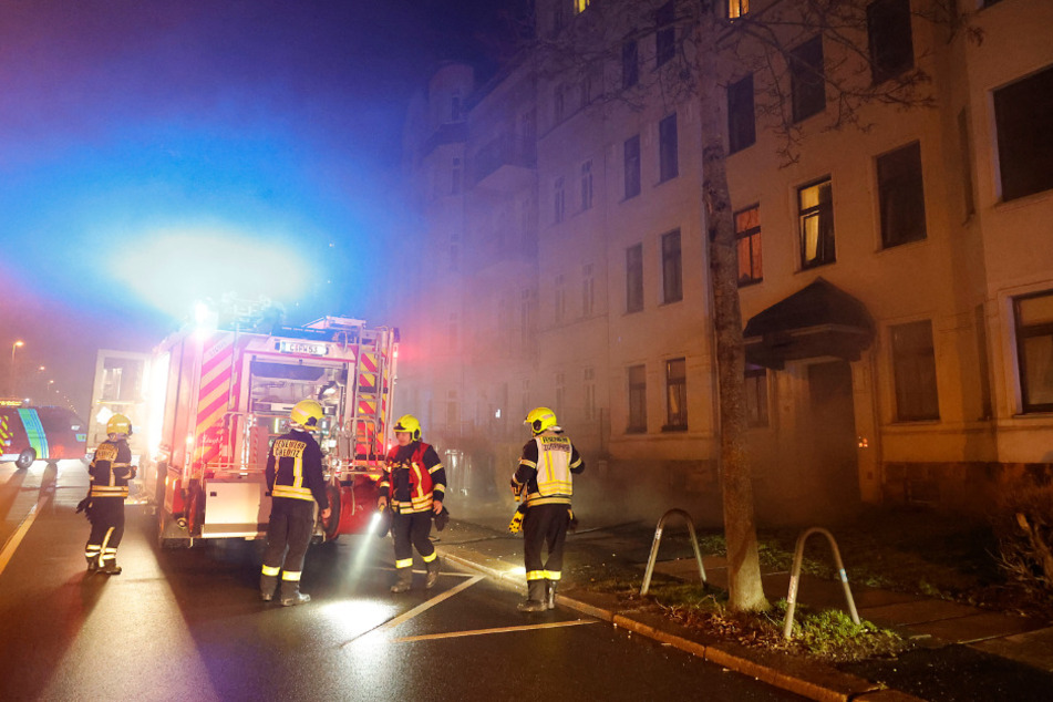 Die Feuerwehr löschte in der Nacht zum 23. Februar das Feuer in der Heinrich-Schütz-Straße 12.