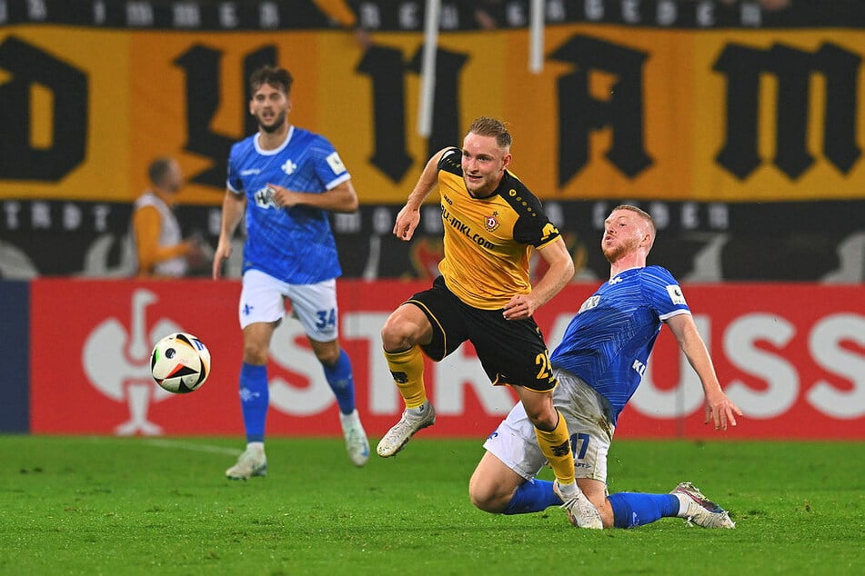 Das DFB-Pokalspiel war für Tony Menzel (19, M.) &amp; Co. ein Kraftakt.