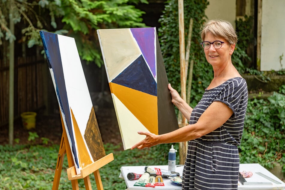 Die Acrylbilder von Alexandra Kaufhold (58) sind streng geometrisch ausgerichtet.