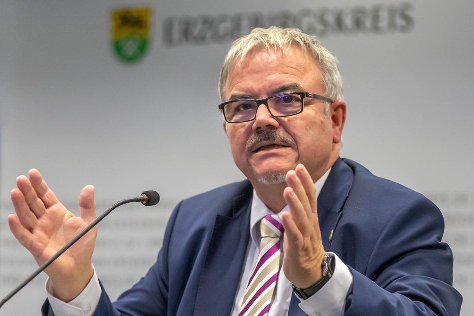 Landrat Frank Vogel (63, CDU) ist offen für nächtliche Ausgangssperren, nicht nur in seinem Landkreis.