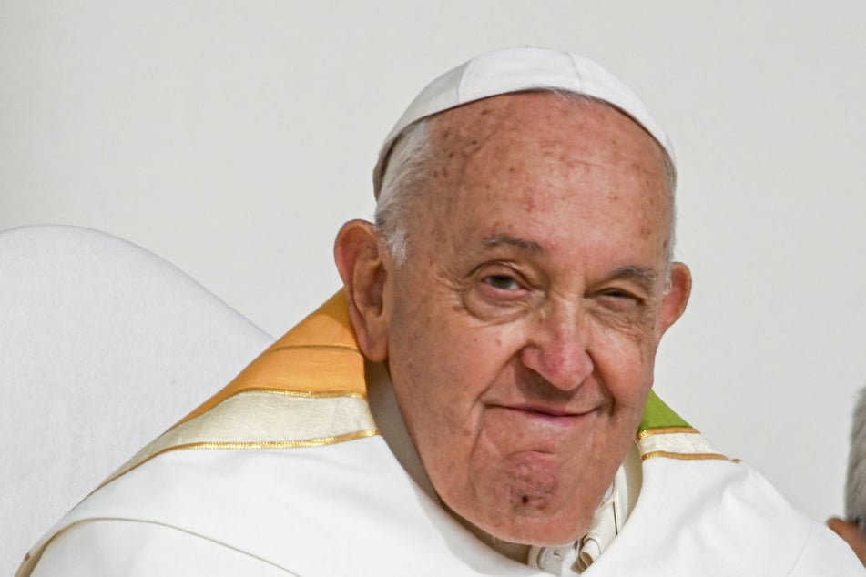 Papst Franziskus (87).