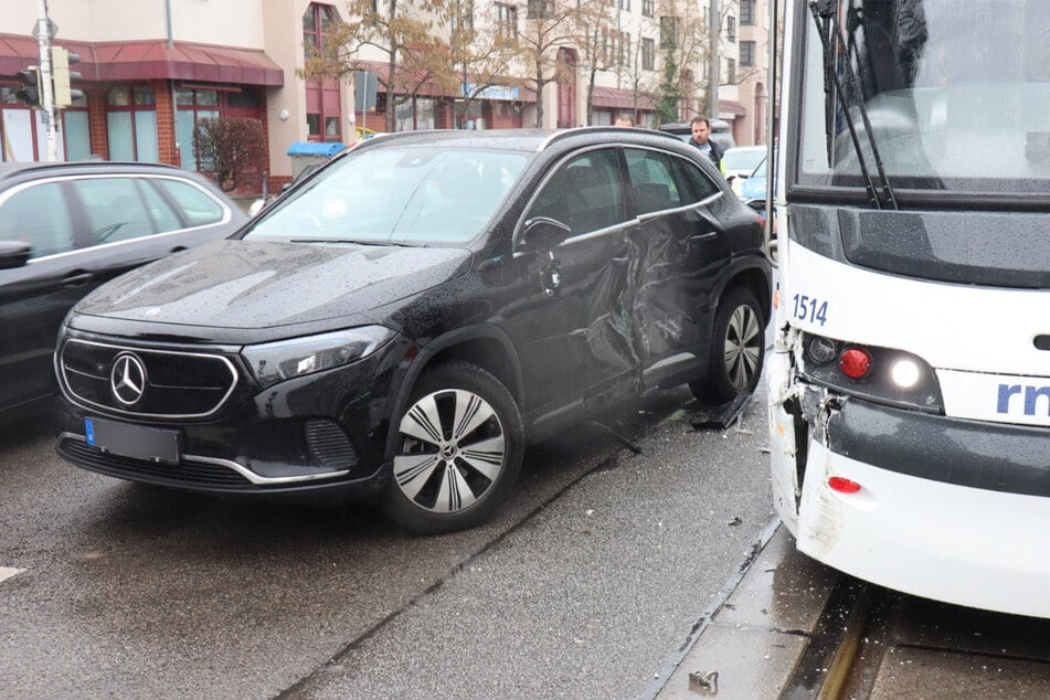 Die Straßenbahnstrecke musste am Nachmittag gesperrt werden.