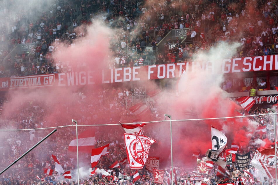 Die Anhänger von Fortuna Düsseldorf können sich für drei Traditionsduelle auf kostenlose Eintrittskarten bewerben.