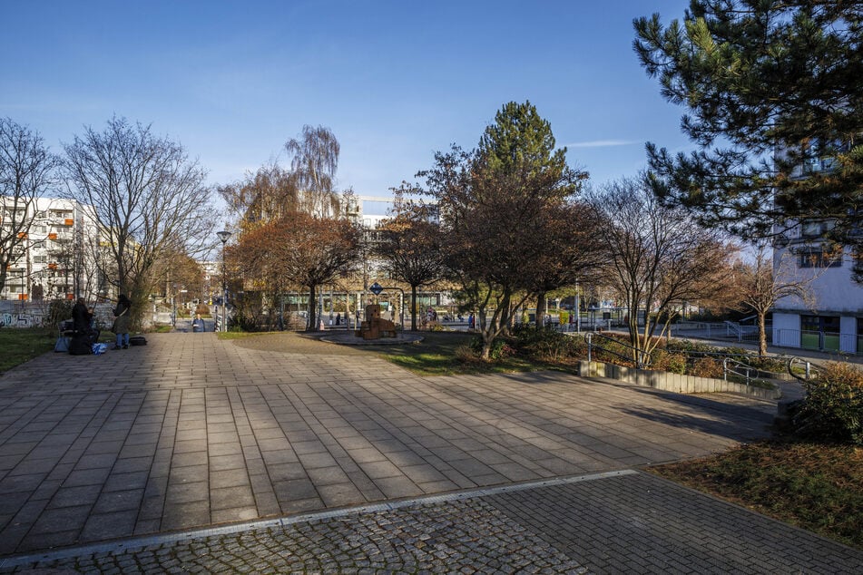 Am Dienstag war die Dresdner Polizei rund um den Amalie-Dietrich-Platz zur Kriminalitätsbekämpfung im Einsatz. (Archivbild)