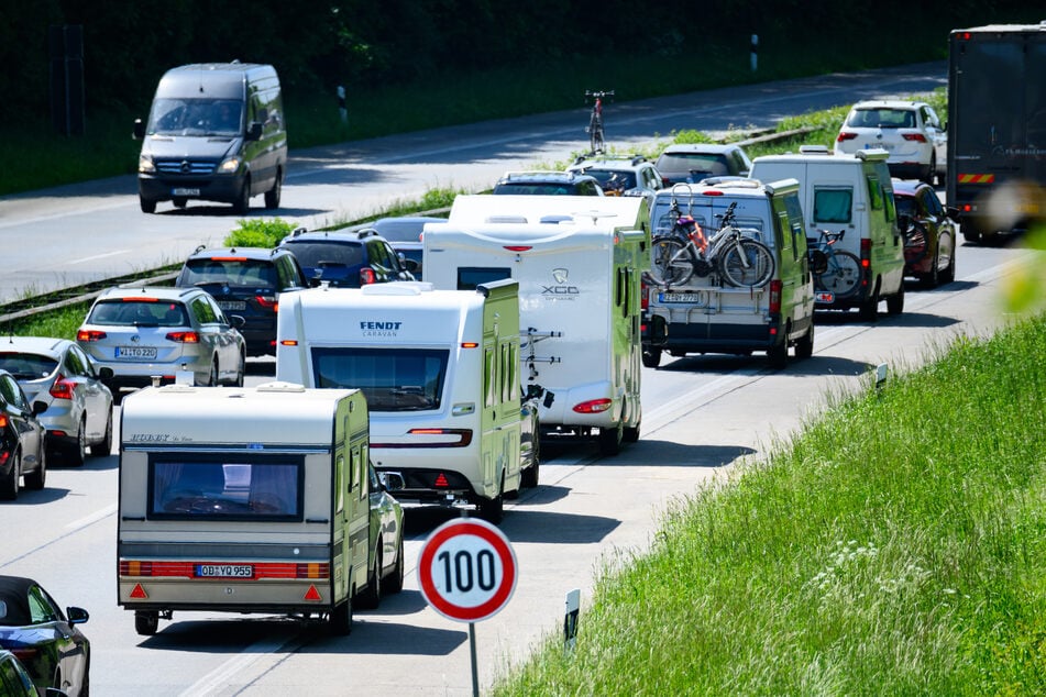 Aufgrund von Baustellen kommt es zu einem großen Staurisiko auf der A10. (Symbolbild)
