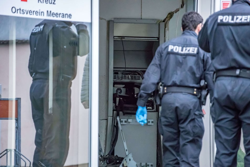 Der Geldautomat in Meerane wurde mit einer Gasflasche gesprengt, die vorher angezündet wurde. Gesamtschaden: circa 190.000 Euro.