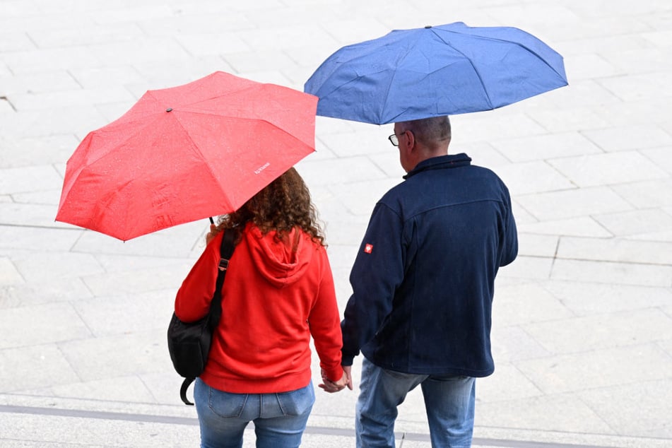 Haltet die Schirme griffbereit: Eine Schlechtwetterfront hat sich auf den Weg in Richtung Bayern gemacht. (Symbolfoto)