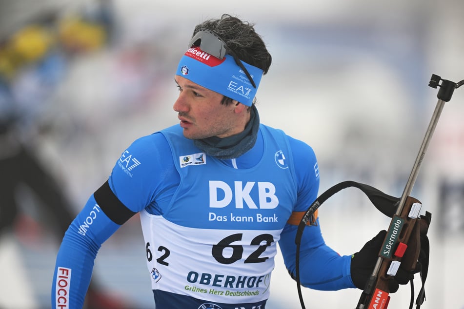 Tommaso Giacomel lief ebenso wie die norwegische Mannschaft mit Trauerflor auf.