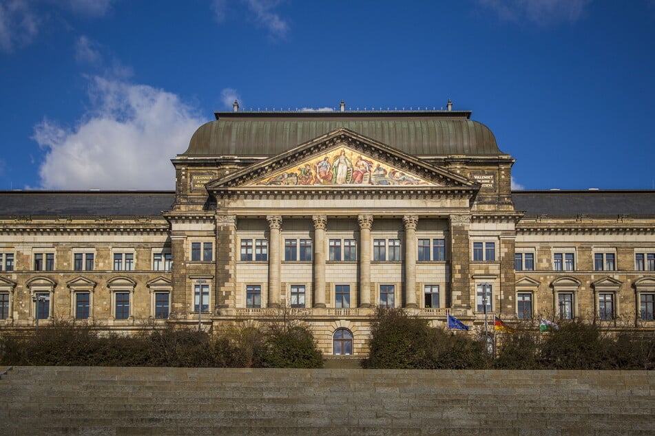 "Vermögensteuer ist notwendig": Sächsisches Finanzministerium am Elbufer in der Landeshauptstadt Dresden.