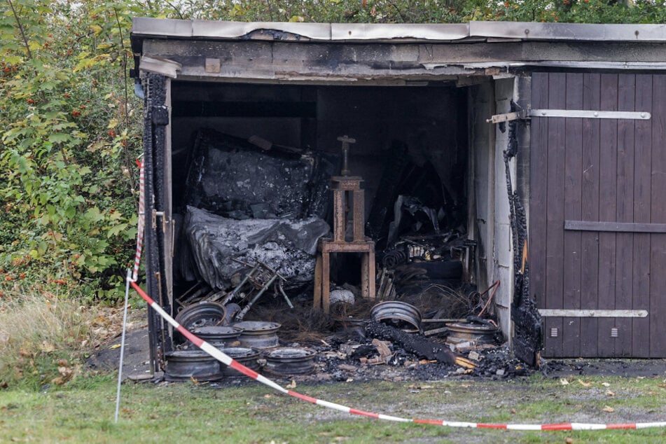Polizei ermittelt nach Garagen-Brand: War es Brandstiftung?