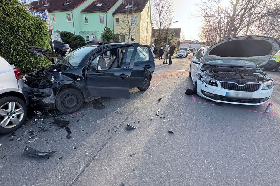 Der weiße Skoda (r.) missachtete die Vorfahrt.