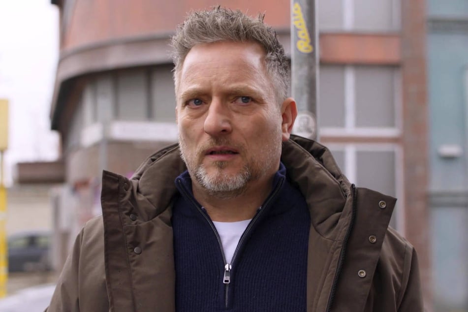 Michi sieht Yvonnes Nähe zu Joachim zunehmend kritisch.