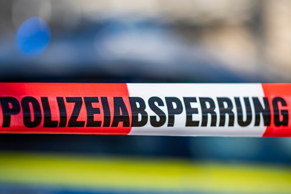 Auto mit Leiche angezündet: Mann soll Ehefrau mit Pfeilen getötet haben