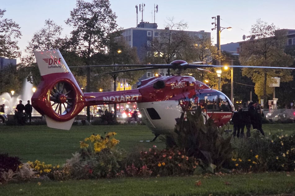 Ein Rettungshubschrauber brachte den schwer verletzten Mann (39) zur weiteren Versorgung in eine Klinik.