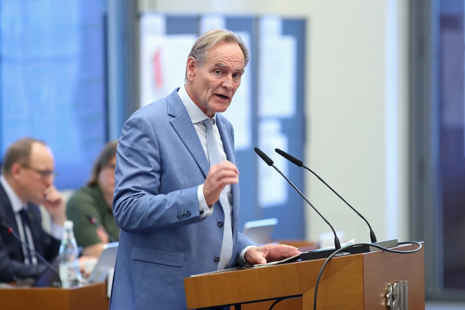 Den Namen des Unternehmens nannte Jung dabei nicht, räumte jedoch ein, dass es bereits seit November 2025 Kontakt gebe.