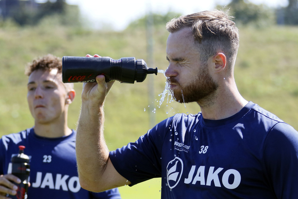 Abkühlung muss sein: Tobias Müller erwartet auch im Pokalfinale ein hitziges Duell.