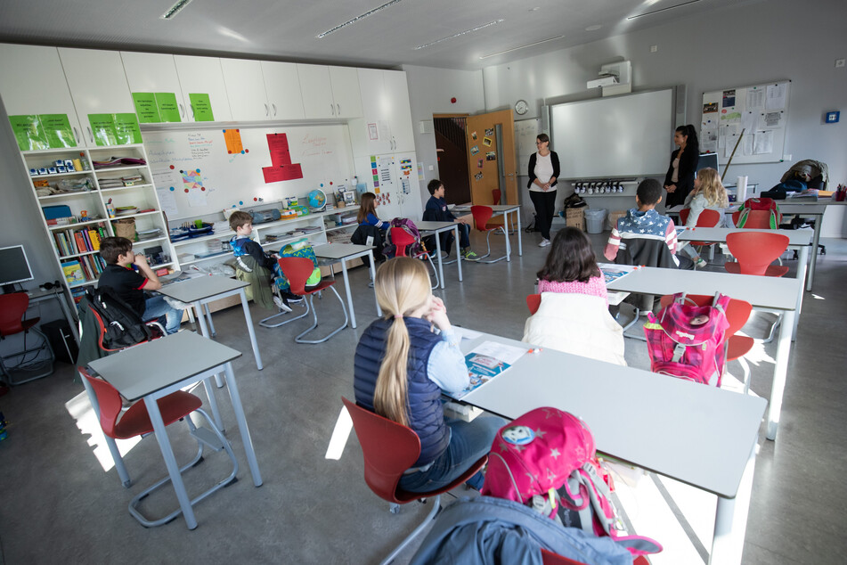 In Hamburgs Schulen wurden am Freitag sieben neue Corona-Fälle gemeldet.