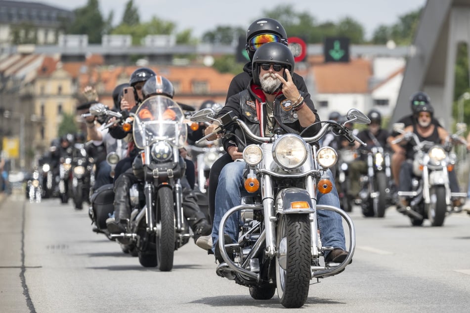 2023 fuhren rund 800 Motorräder bei der Biker-Parade durch Dresden.